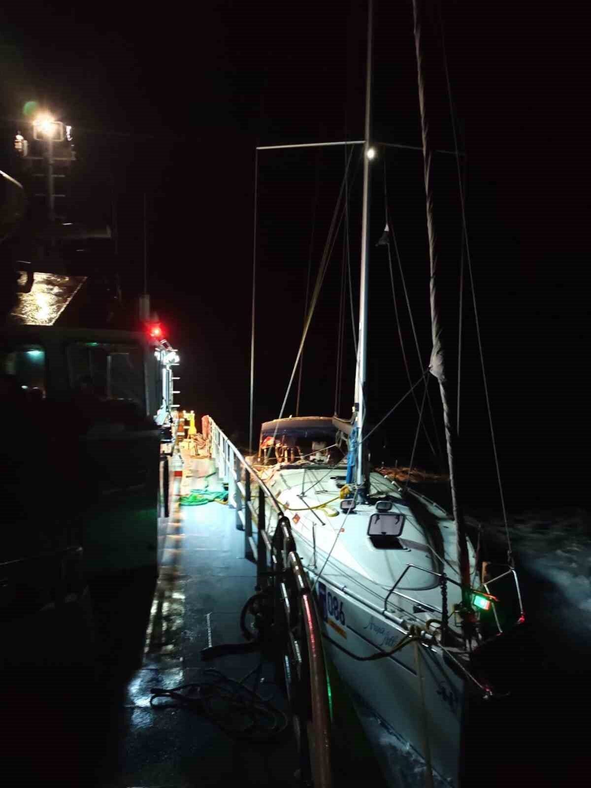 Muğla’nın Köyceğiz Ekincik Koyu açıklarında seyreden ve içinde 6 kişi