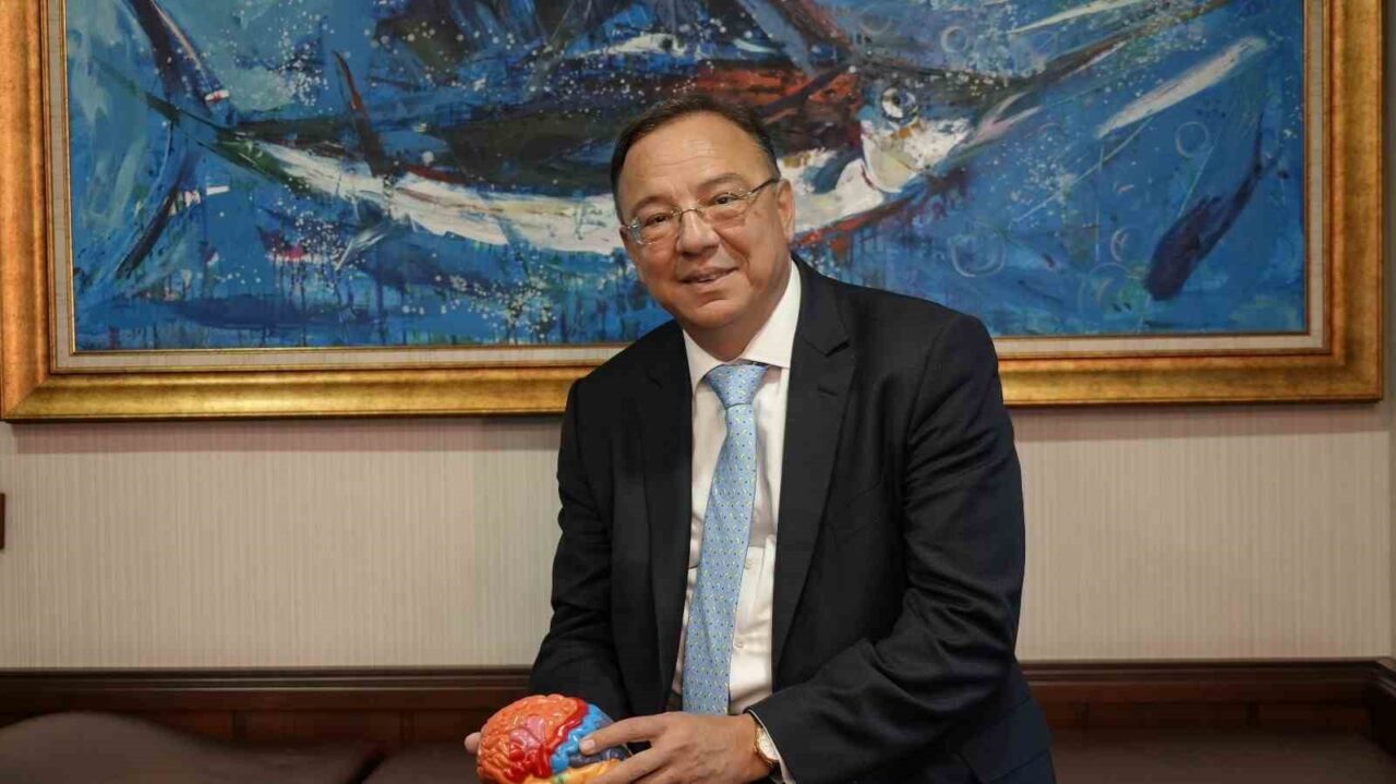 İstinye Üniversitesi Tıp Fakültesi Dekanı, beyin cerrahı Prof. Dr. Türker