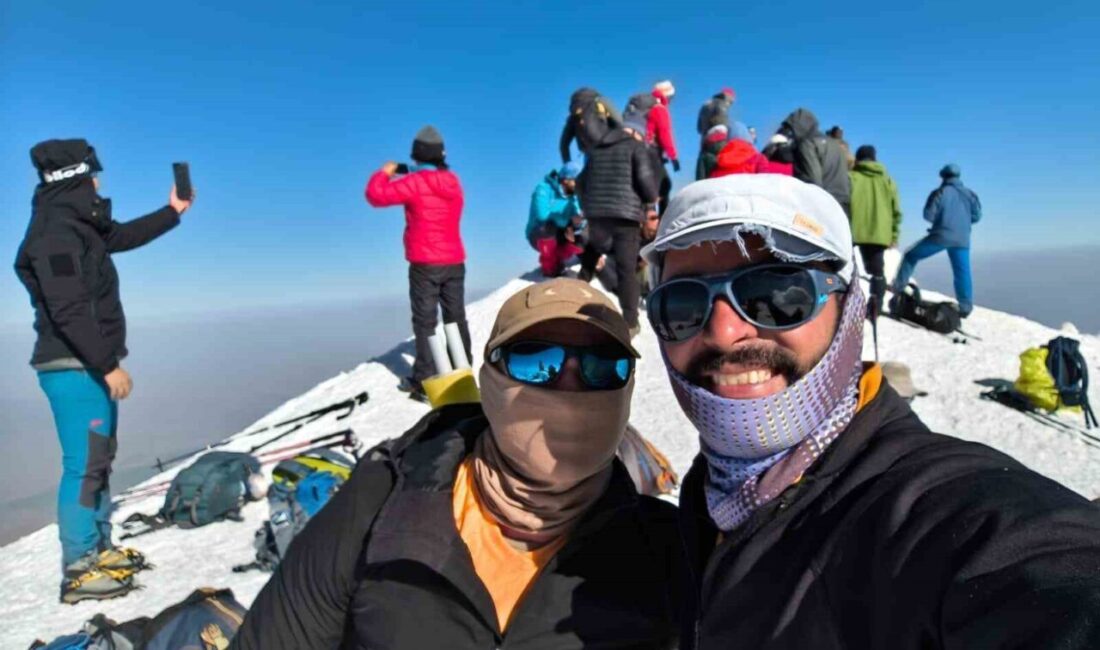 Türkiye’nin en yüksek noktası olan 5137 rakımlı Ağrı Dağı, bir