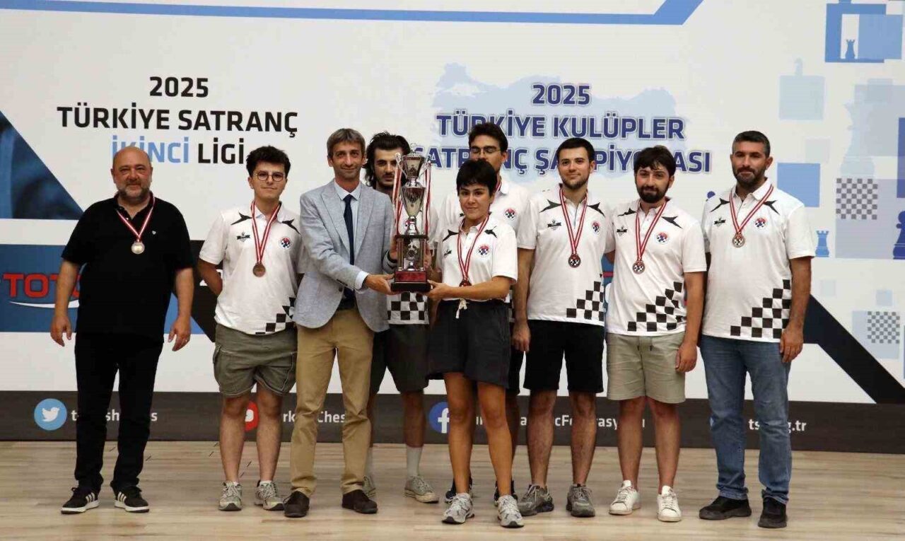 Düzce satrancının lider kulübü Düzce Siyah Beyaz Satranç Kulübü, geçen