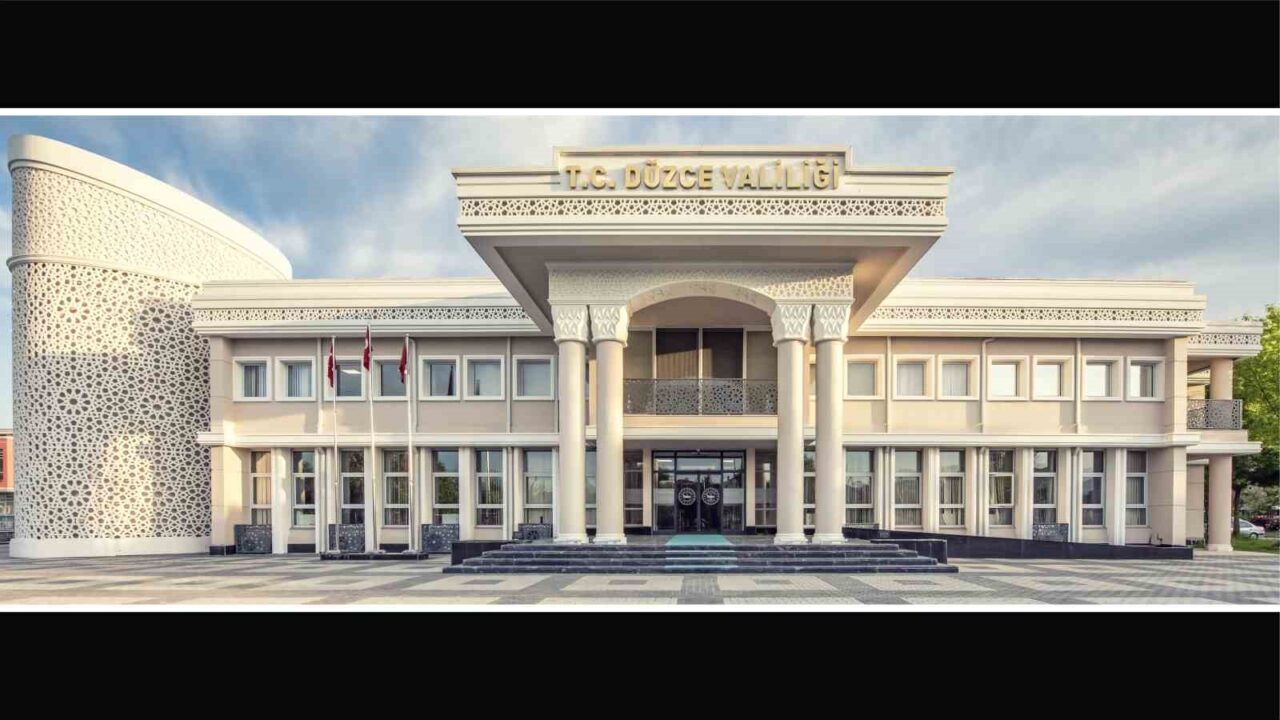 DÜZCE(İHA) – Düzce Valiliği, merkez ve köylerde köpek sahiplerini uyararak,