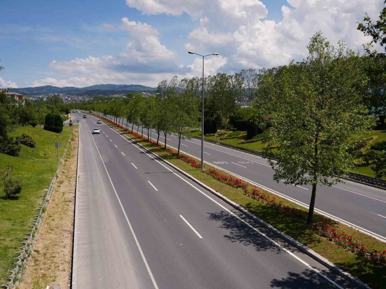 7 derece artacağı ve 35 dereceye kadar yükseleceği bildirildi. Özellikle