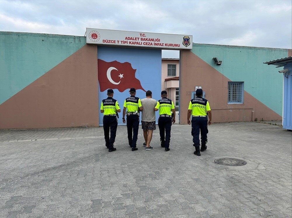DÜZCE (İHA) – Düzce’de Jandarma ve Polis ekiplerince yapılan çalışmalarda,