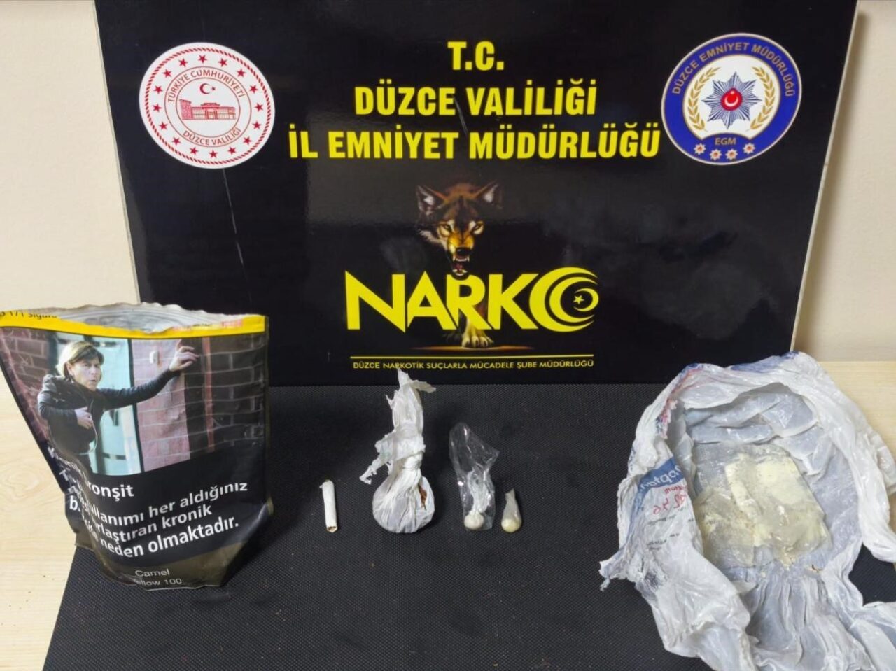 DÜZCE(İHA) – Düzce’de polis ekipleri tarafından yapılan operasyonda bir miktar
