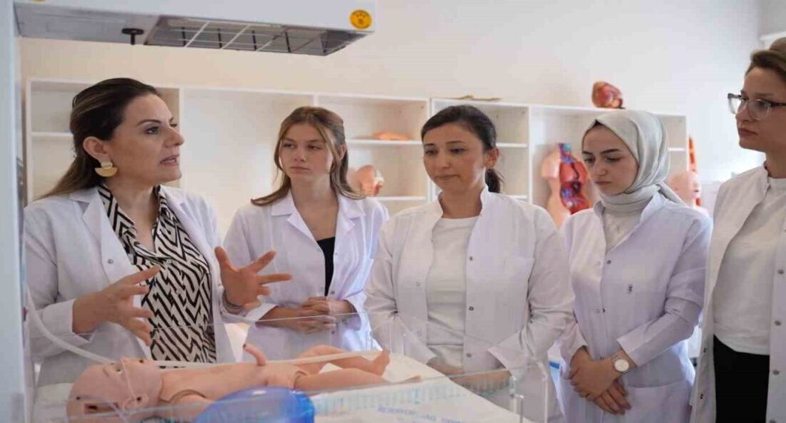 Ebelik, uzun yıllar geçmişte kalmış bir meslek gibi algılansa da,