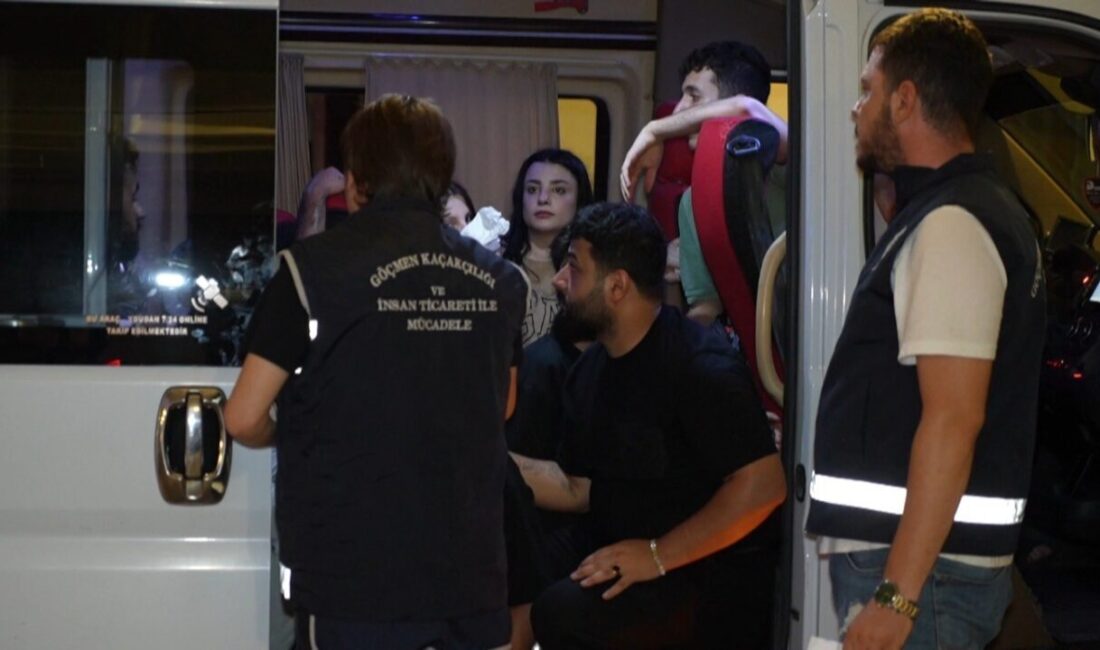 Edirne’de bir eve düzenlenen operasyonda aralarında çocuk ve kadınların da