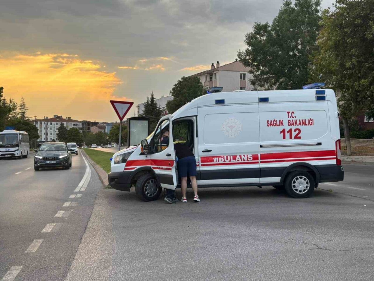 Edirne’de motosiklet ile otomobilin çarpışması sonucu meydana gelen kazada 3