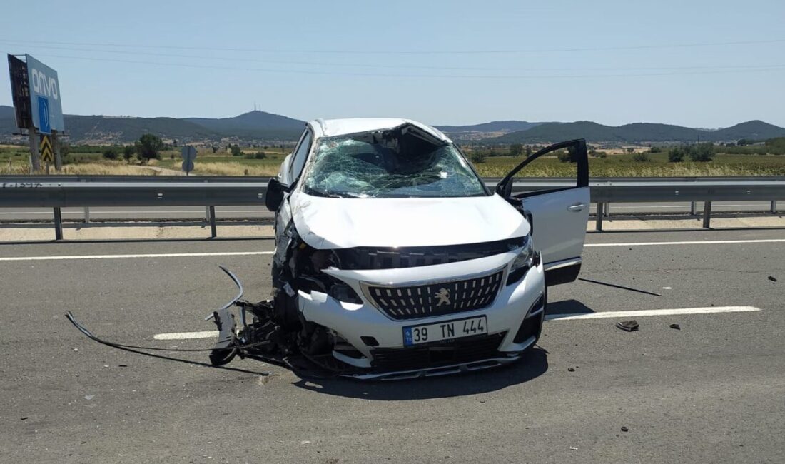 Edirne’nin Keşan ilçesinde bir otomobilin radar uygulaması yapan polis aracına
