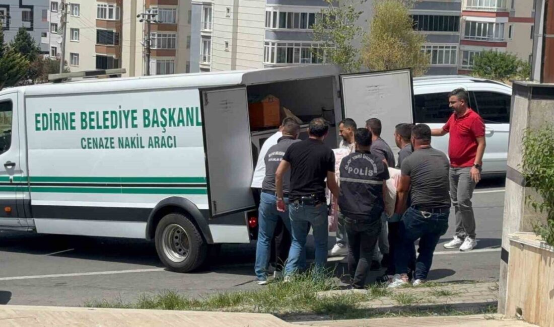 Edirne’de bir apartman dairesinde kötü kokuların yayılması üzerine girilen evde,