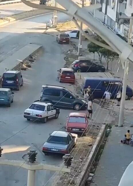 Balıkesir’in Edremit ilçesinde iki kişi, eski bir alacak verecek meselesi