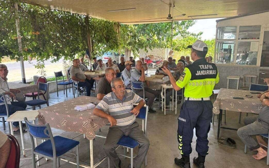 Aydın’ın Efeler ilçesinde trafik jandarması ekipleri tarafından motosiklet kullanıcılarına yönelik