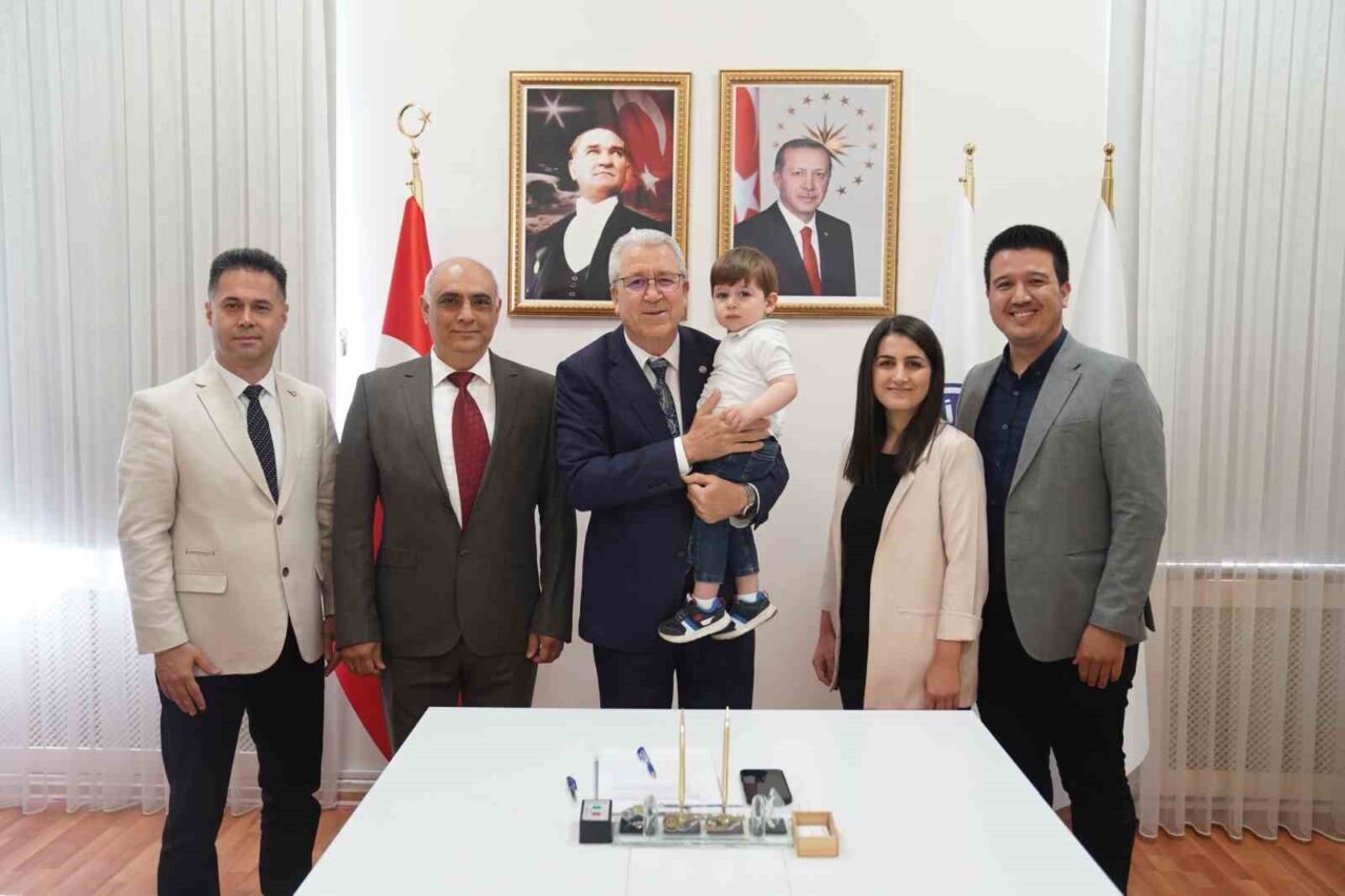 Ege Üniversitesi akademisyenlerinin üniversiteler arası işbirliği ve multidisipliner bir anlayışla