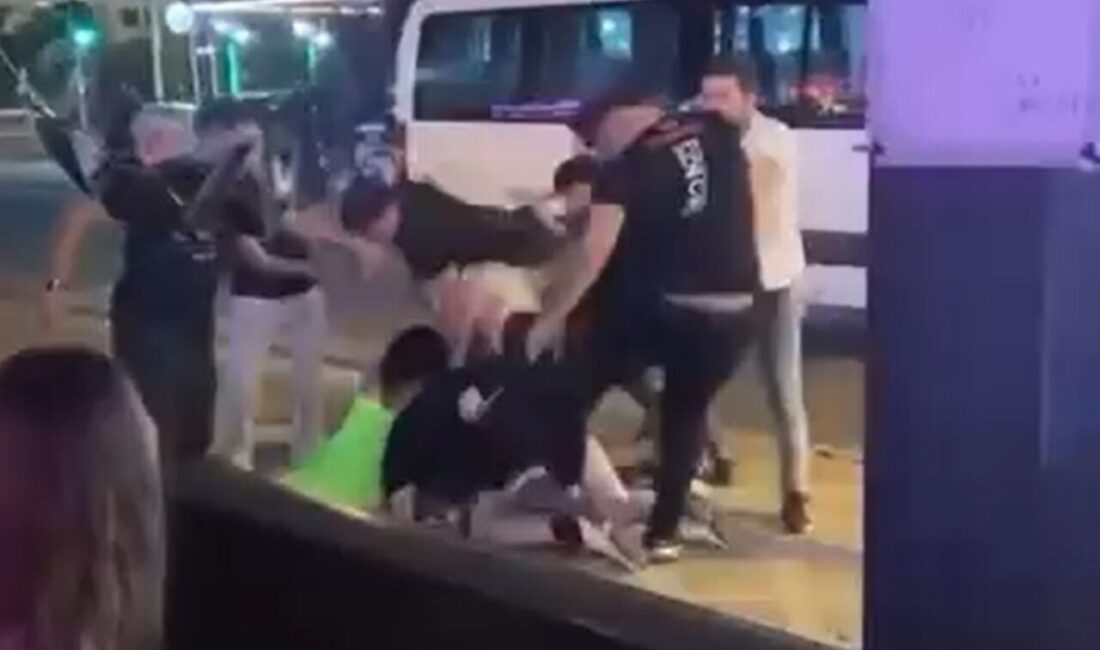 Muğla’nın Marmaris ilçesinde kadın turistler ve eğlence mekanı çalışanları arasında