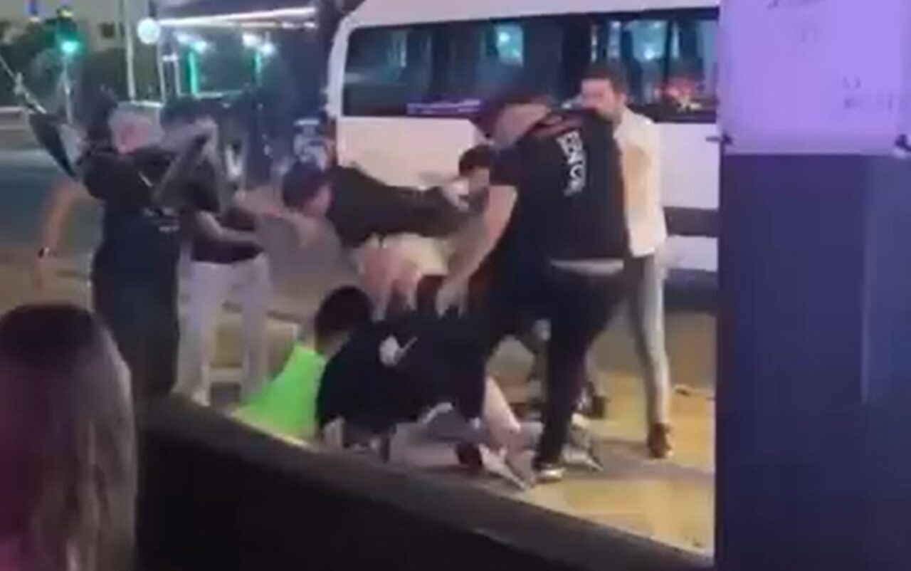 Muğla’nın Marmaris ilçesinde kadın turistler ve eğlence mekanı çalışanları arasında