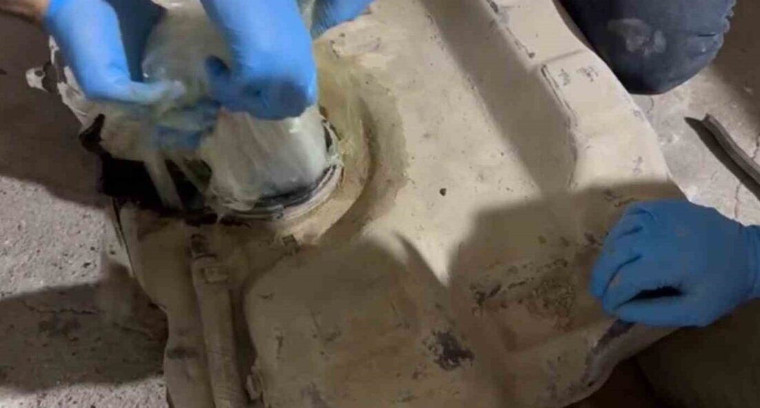 Batman’da durdurulan bir kamyonetin ek deposundan 20 kilo 300 gram