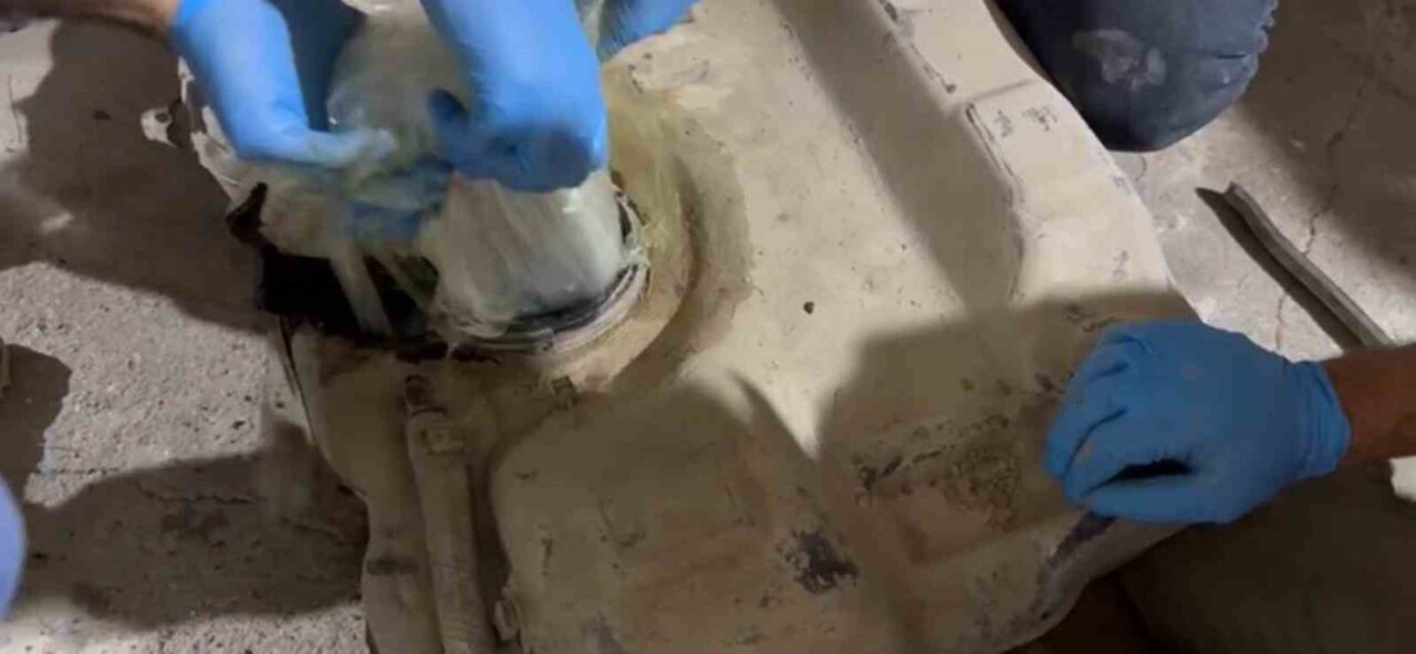 Batman’da durdurulan bir kamyonetin ek deposundan 20 kilo 300 gram