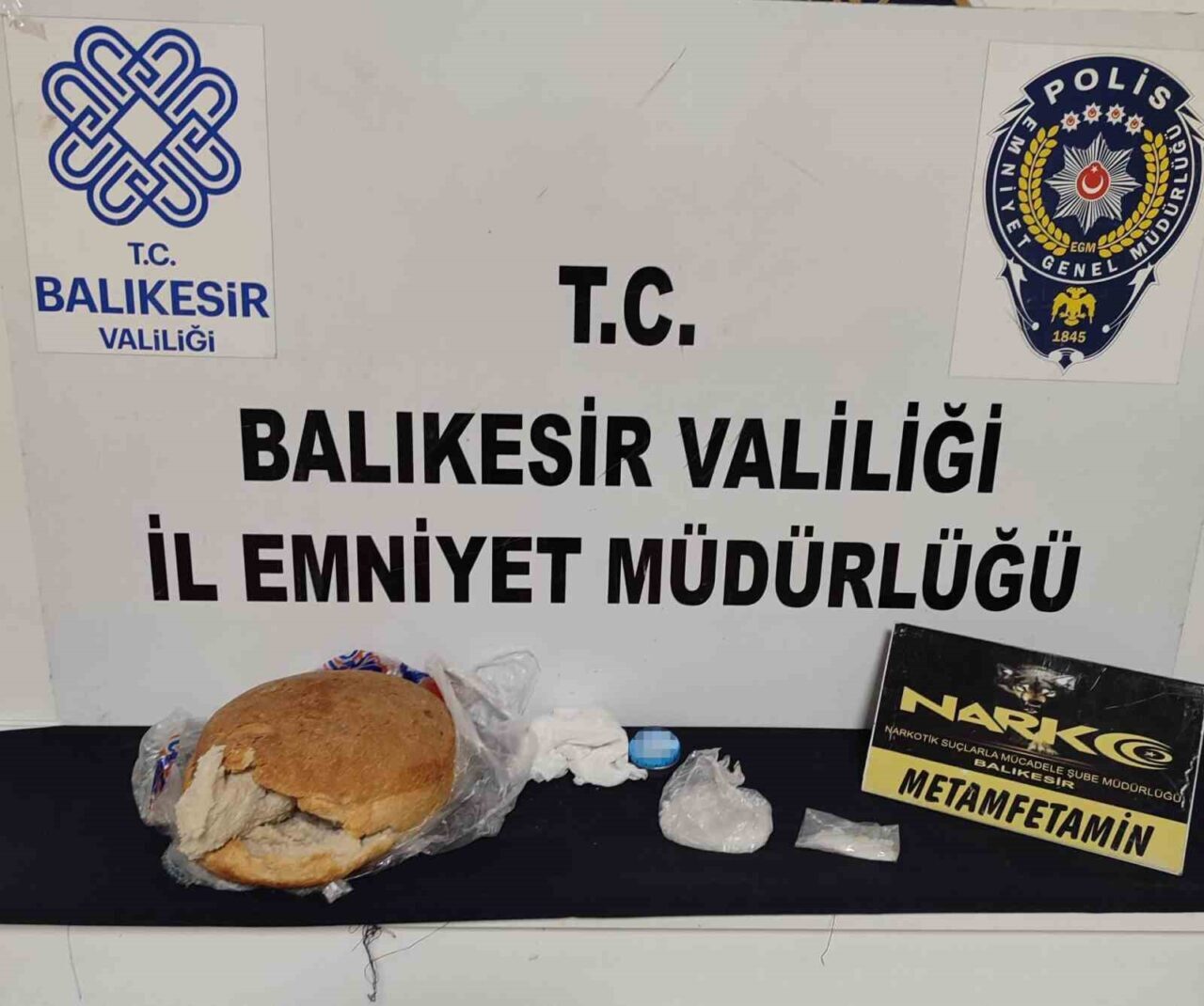 Balıkesir Narkotik Suçlarla Mücadele ekipleri, durdurduğu araçta narkotik köpeği Dangal