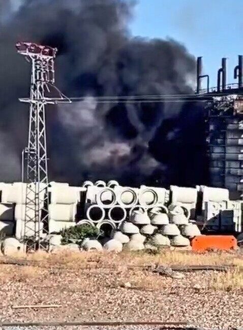 Elazığ Organize Sanayi Bölgesi’nde (OSB) bir kireç fabrikasında çıkan yangın