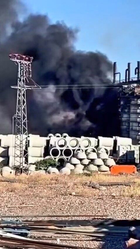 Elazığ Organize Sanayi Bölgesi’nde (OSB) bir kireç fabrikasında çıkan yangın