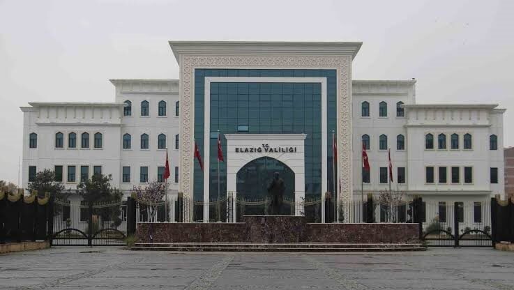 Elazığ Valiliği Sivrice ilçesi Dikmen köyünde çıkan yangınla ilgili açıklama