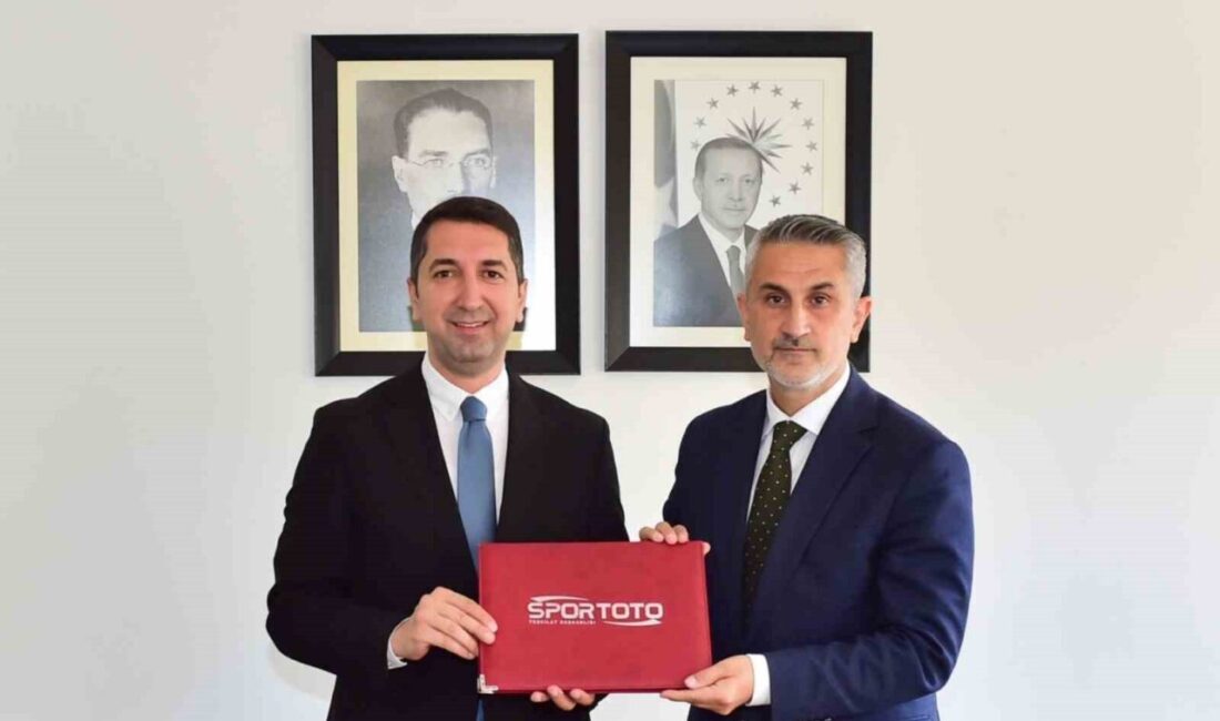 İmzalanan yeni protokol ile Elazığ’a 8 yeni futbol sahası yapılacağı