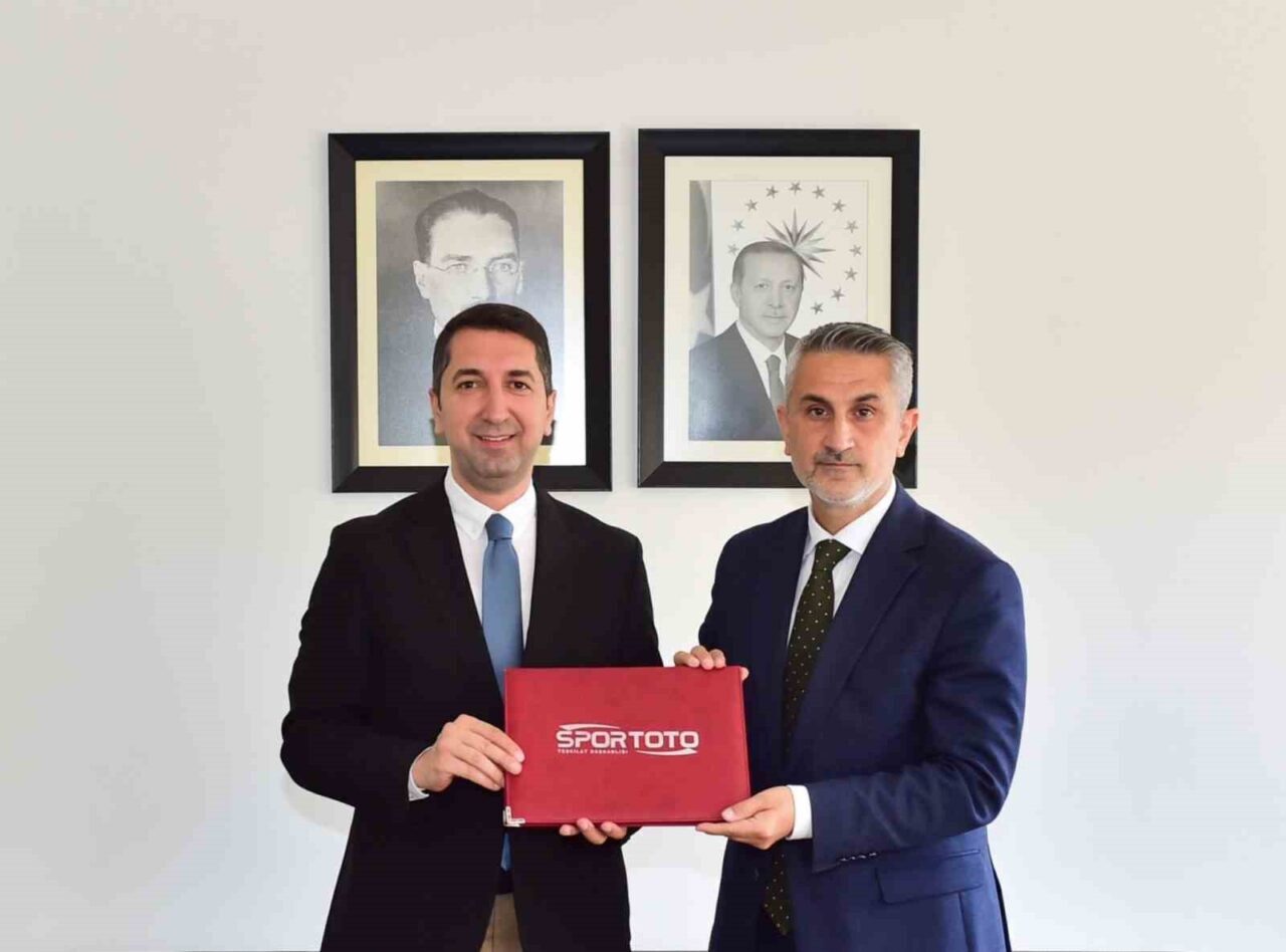 İmzalanan yeni protokol ile Elazığ’a 8 yeni futbol sahası yapılacağı