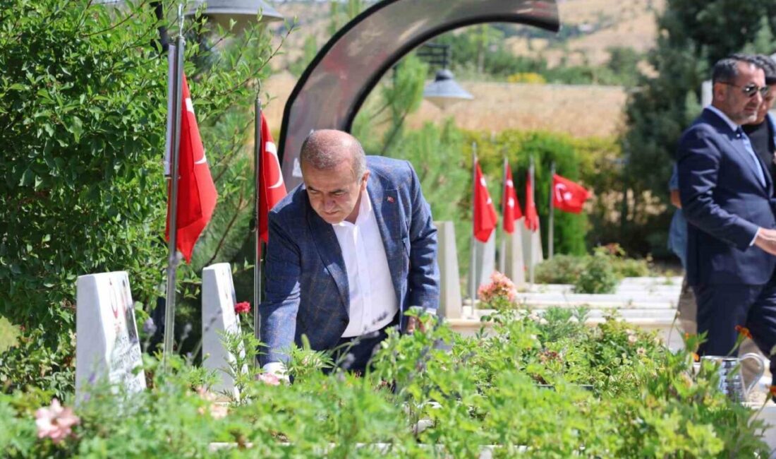 Elazığ’da 15 Temmuz demokrasi zaferinin 9’uncu yıl dönümünde şehitlikler ziyaret