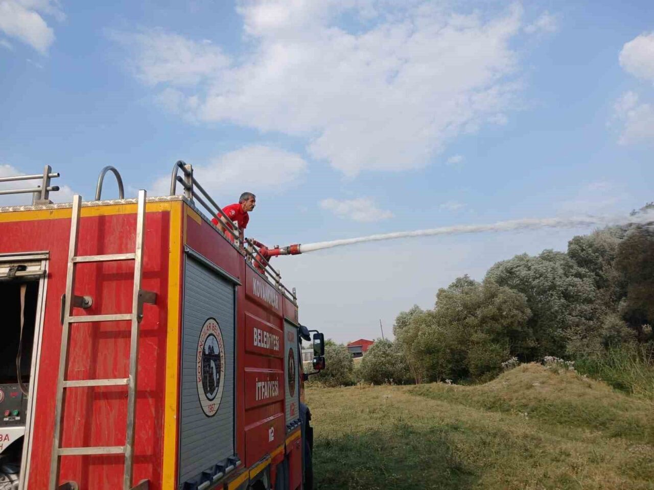 Elazığ’da ağaçlık alanda çıkan yangın ekipler tarafından söndürüldü. Olay Kovancılar