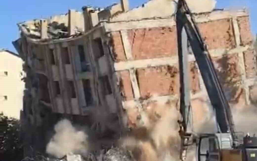 Asrın felaketi Kahramanmaraş merkezli depremlerde Elazığ’da da ağır hasar alan