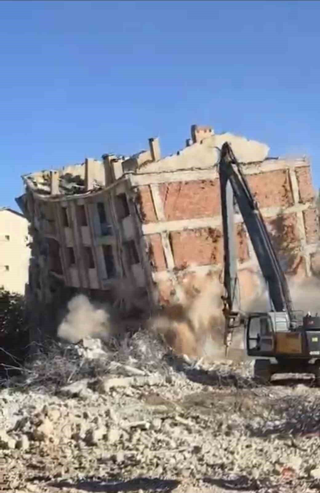 Asrın felaketi Kahramanmaraş merkezli depremlerde Elazığ’da da ağır hasar alan