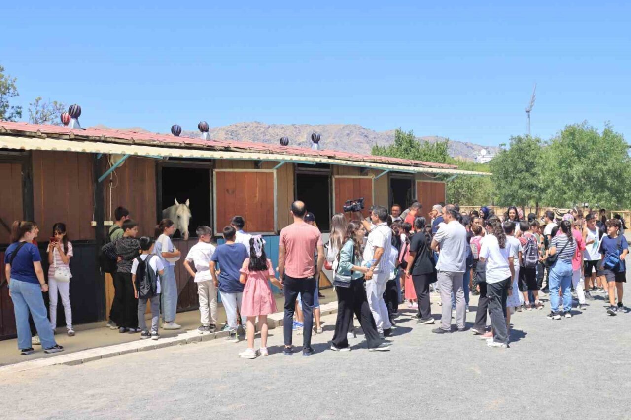 Elazığ Belediyesi Yaz Okullarında eğitim gören öğrenciler için hem tarihi