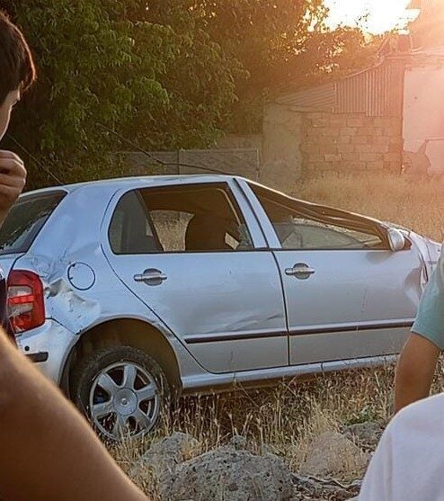 Elazığ’da kaldırıma çarpan otomobilin takla atması sonucu meydana gelen trafik