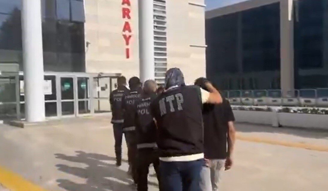 Elazığ’da polis ekipleri tarafından uyuşturucuyla mücadele çerçevesinde yapılan operasyonda gözaltına