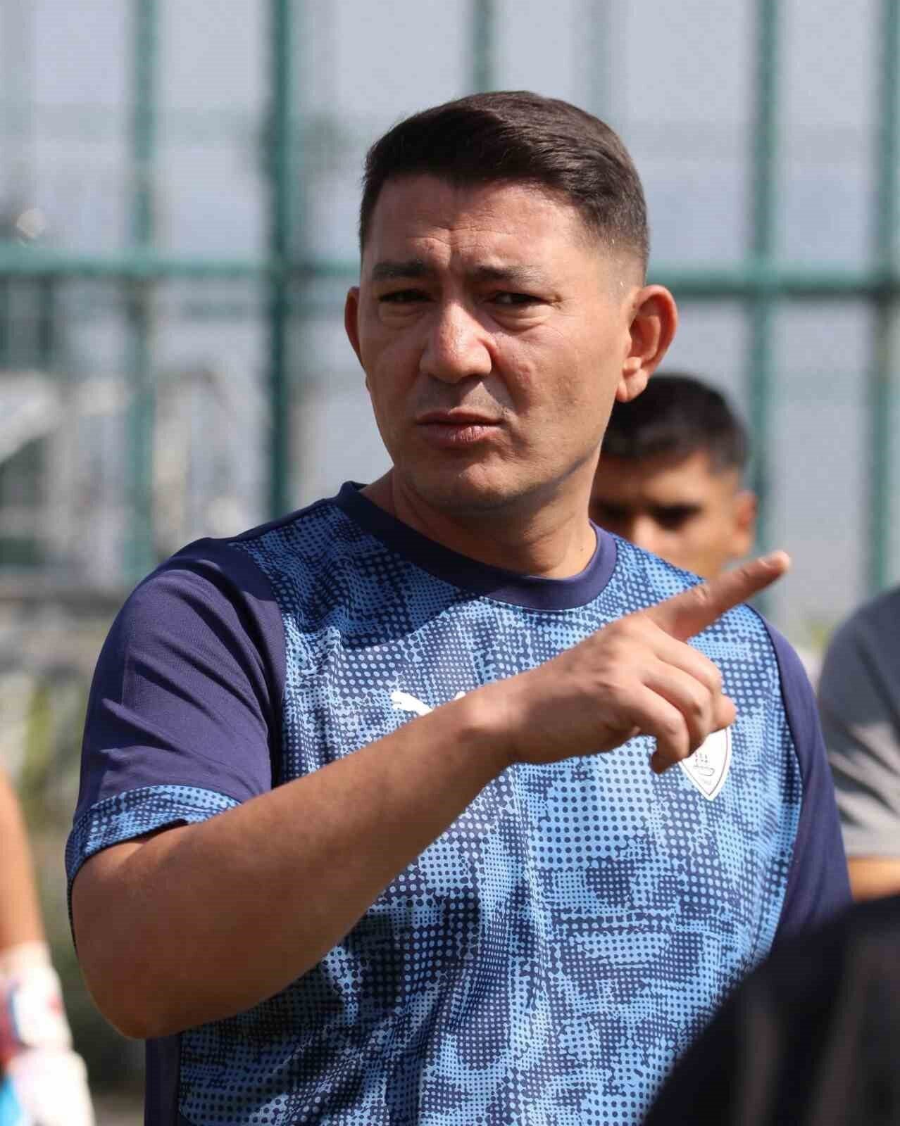 Seza Çimento Elazığspor Teknik Direktörü Fırat Gül’ün babası Hüseyin Gül,