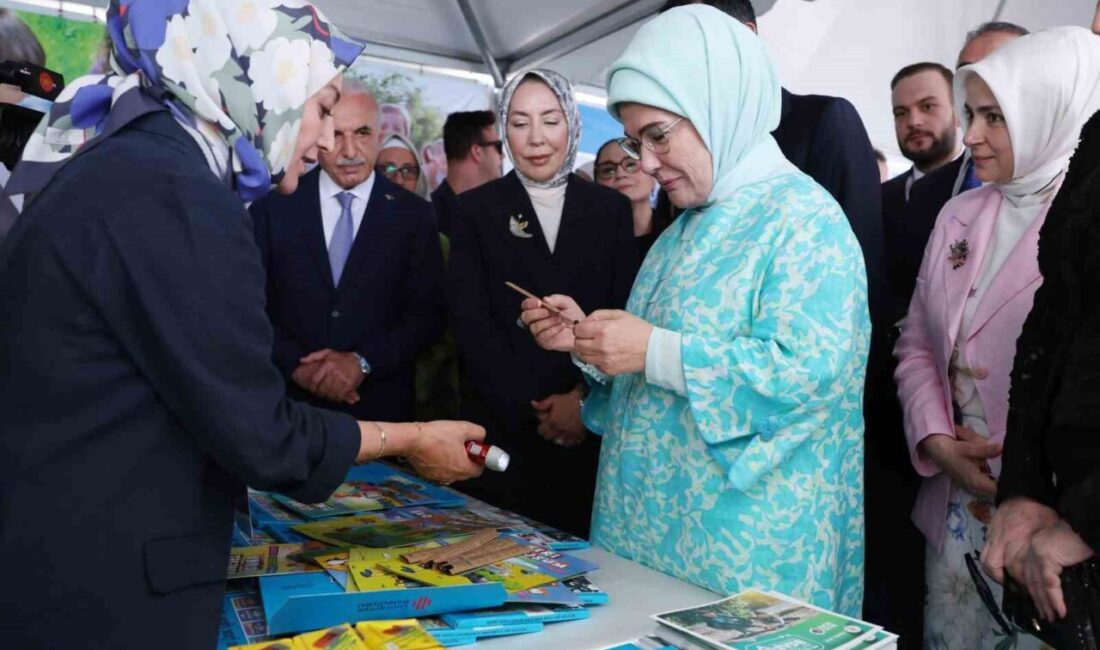 Emine Erdoğan, Ümraniye Çevre Şenliği’nde çocuklarla birlikte atölyelere katılarak çevre