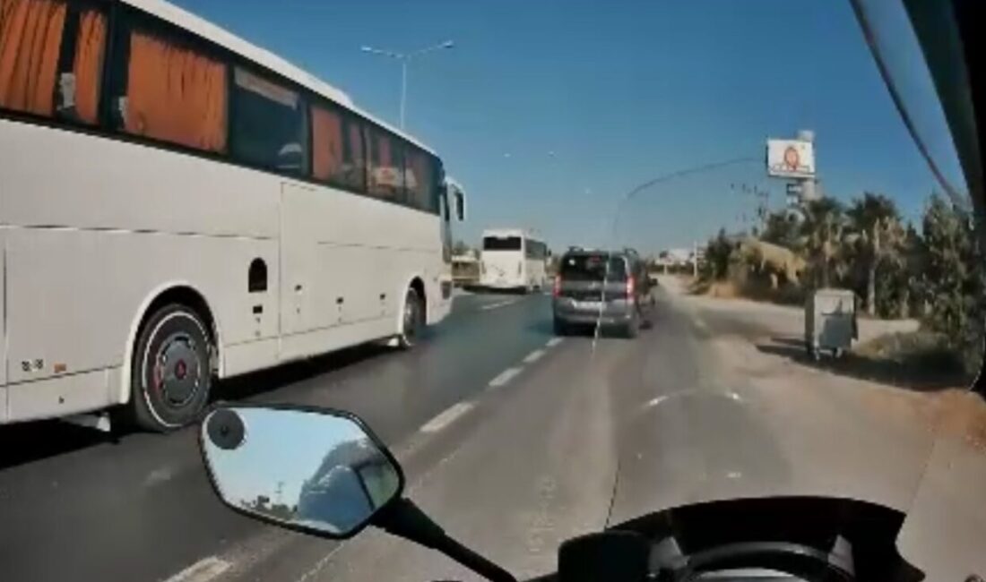 Antalya’nın Manavgat ilçesinde motosikletin hafif ticari araca çarpmasıyla başlayan kazalar