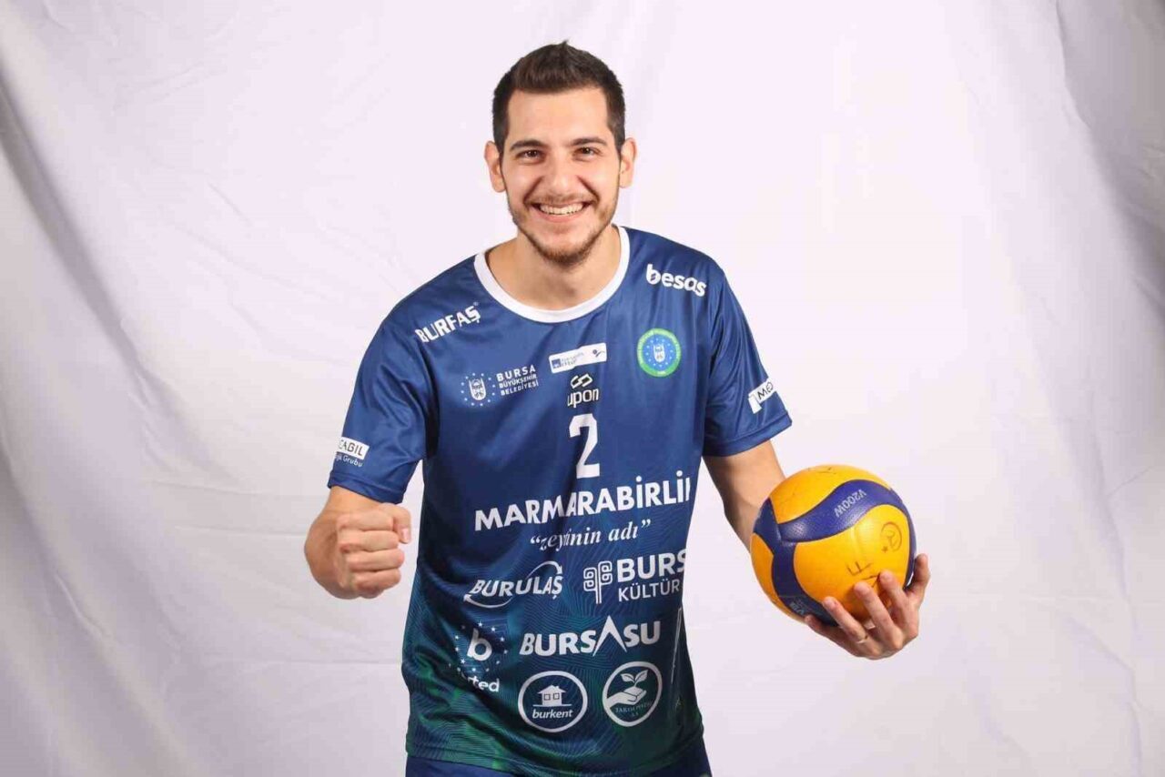 Efeler Ligi’nde Bursa Büyükşehir Belediyespor ile yollarını ayıran smaçör Emre
