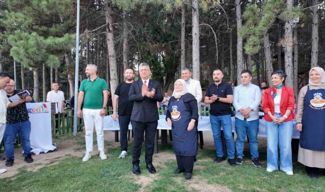 Kütahya’nın Gediz ilçesinde düzenlenen 21. Geleneksel Tarhana Festivali kapsamında gerçekleştirilen