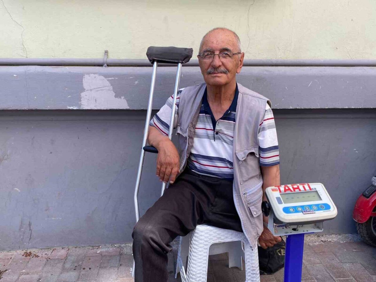 Geçirdiği rahatsızlık sonucu bir ayağını kaybeden Ramazan Yıldırımer, her sabah