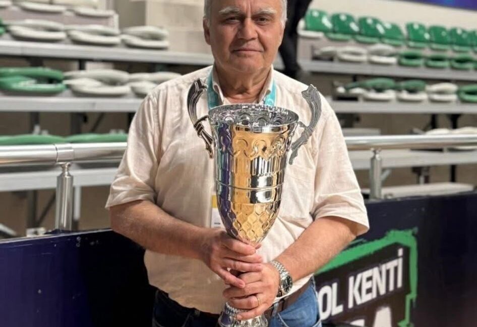 Bursa’da geçirdiği kalp krizi sonucu hayatını kaybeden gazeteci Engin Aksöz,