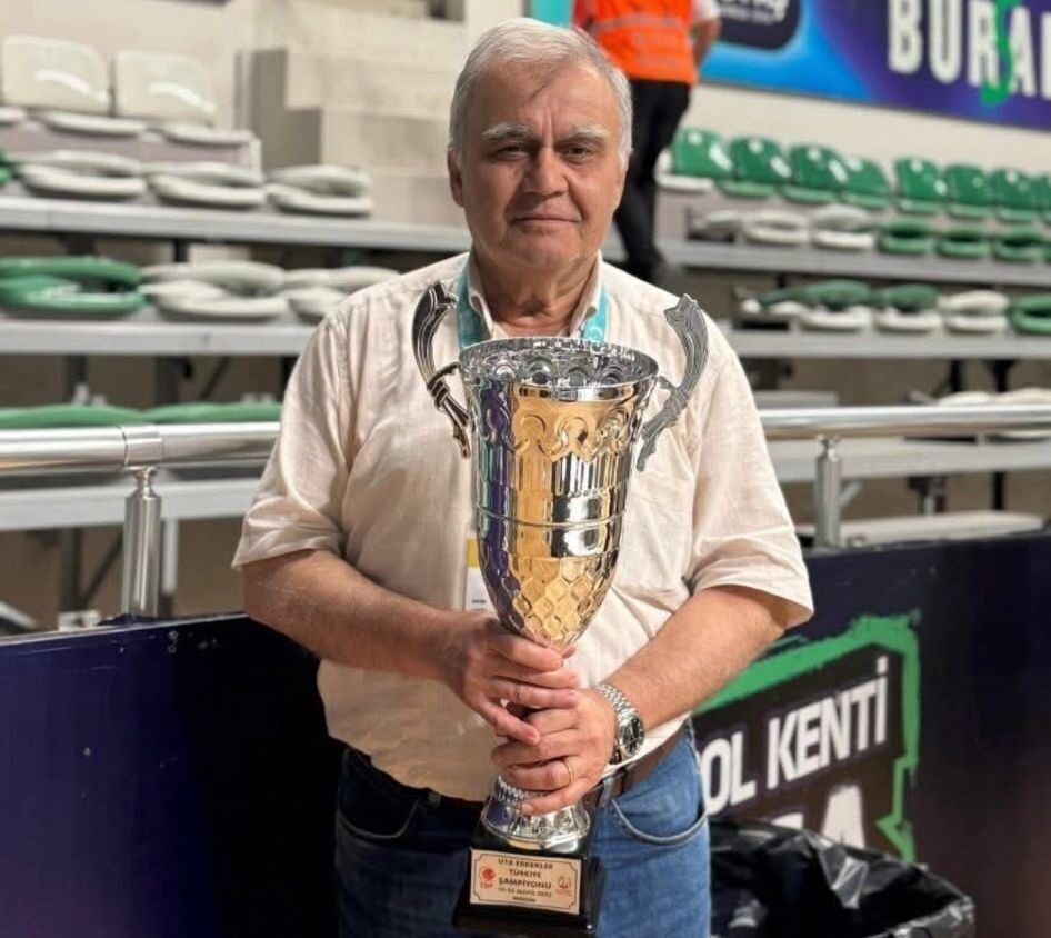 Bursa’da geçirdiği kalp krizi sonucu hayatını kaybeden gazeteci Engin Aksöz,