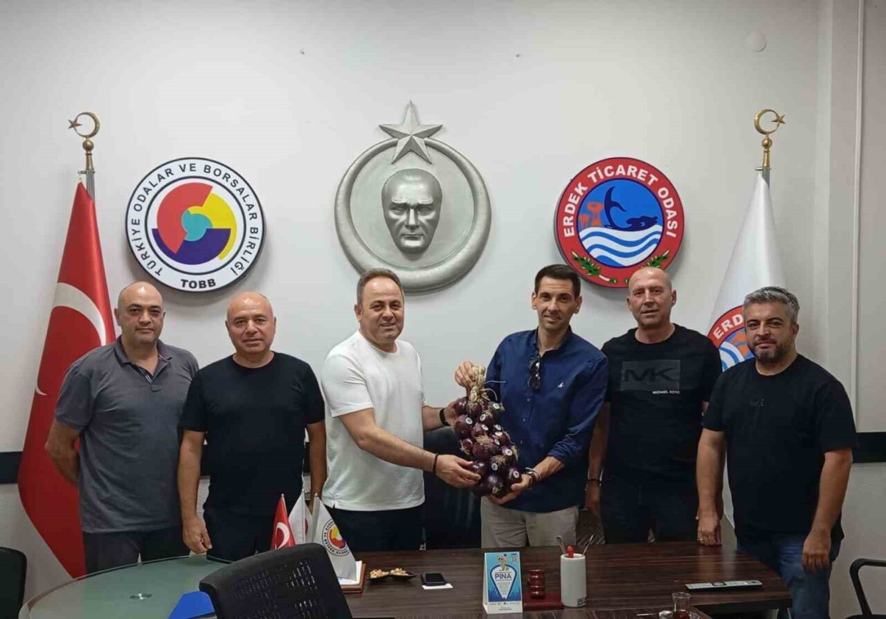 Erdek’in coğrafi işaretli değerlerinden biri olan Kapıdağ mor soğanı, bu