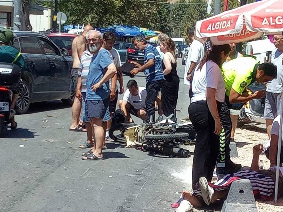 Balıkesir’in Erdek ilçesinde iki motosikletin çarpışması sonucu meydana gelen kazada,