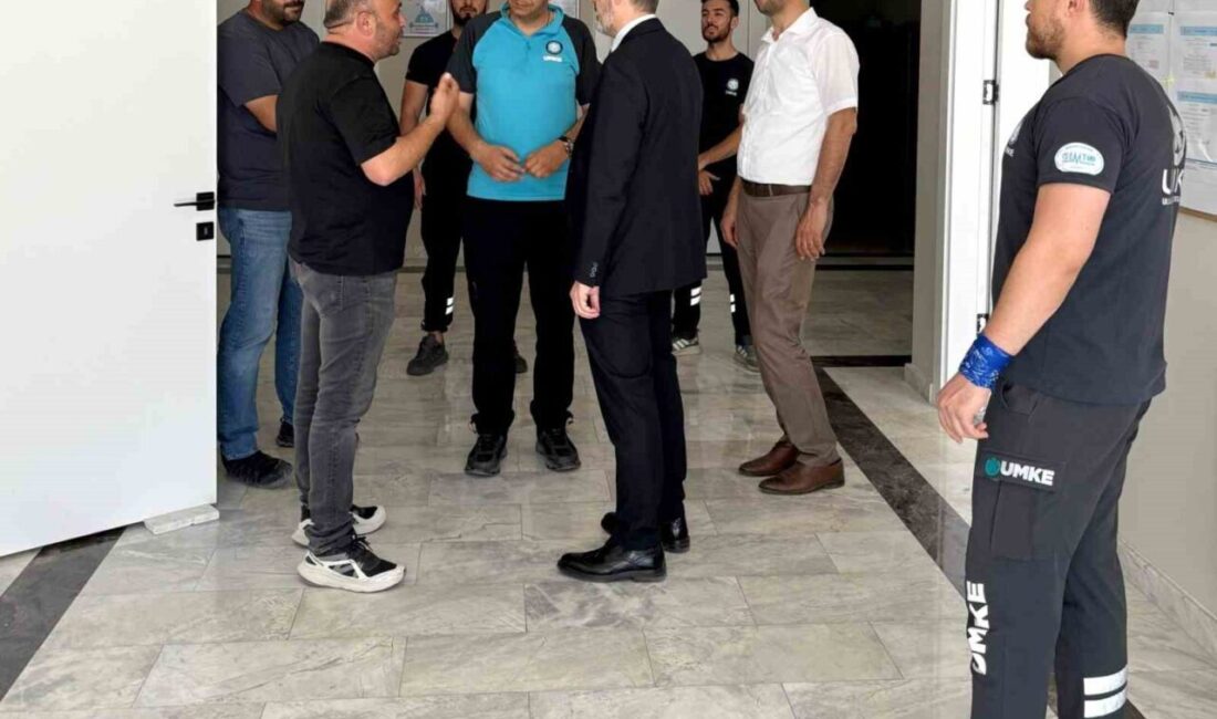 Afyonkarahisar İl Sağlık Müdürü Dr. Hakkı Öztürk, hayırsever Resul Araç