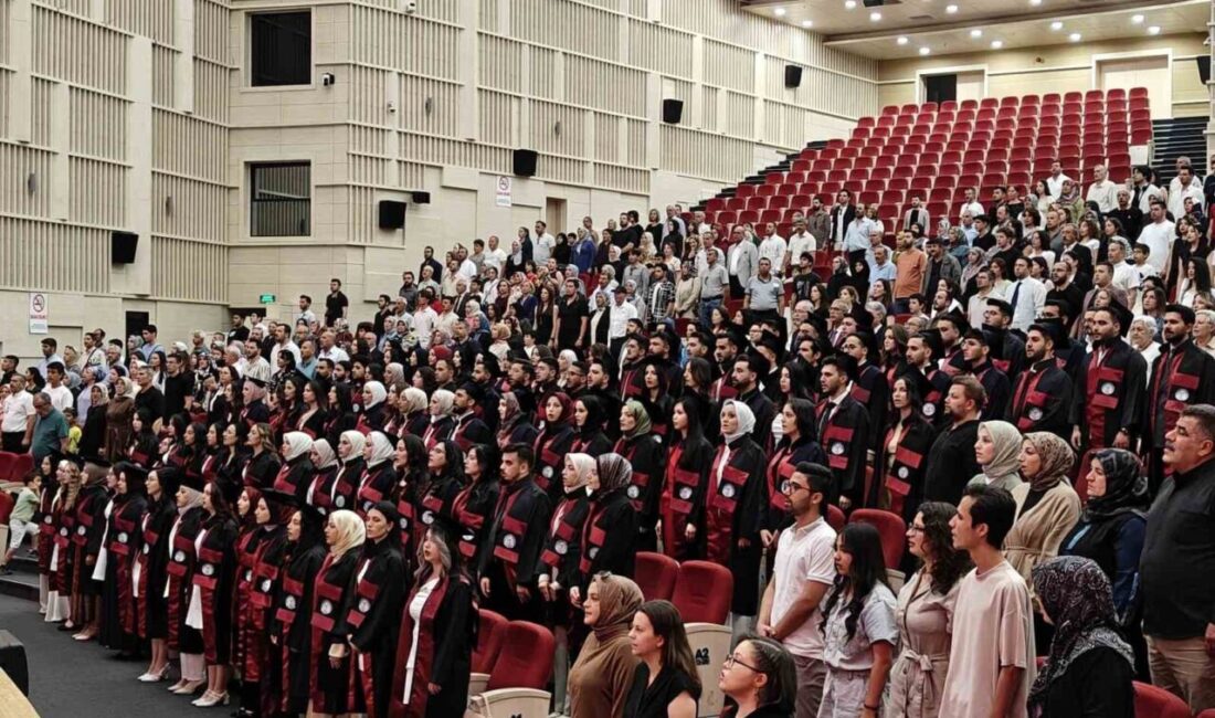 Erciyes Üniversitesi (ERÜ) Eczacılık Fakültesi, 16. dönem mezunlarını verdi. Program