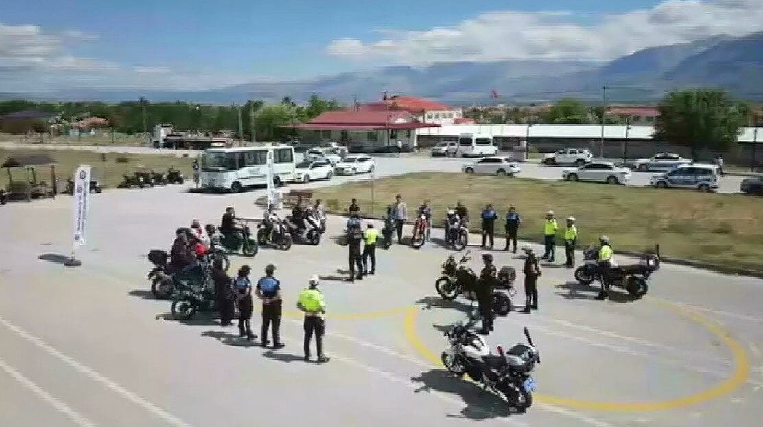 Erzincan’da özellikle yaz aylarında artan motosiklet kazalarının önlenmesi kapsamında Erzincan