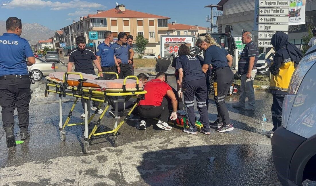 Erzincan’da otomobil ile motosikletin çarpışması sonucu meydan gelen kazada, 2