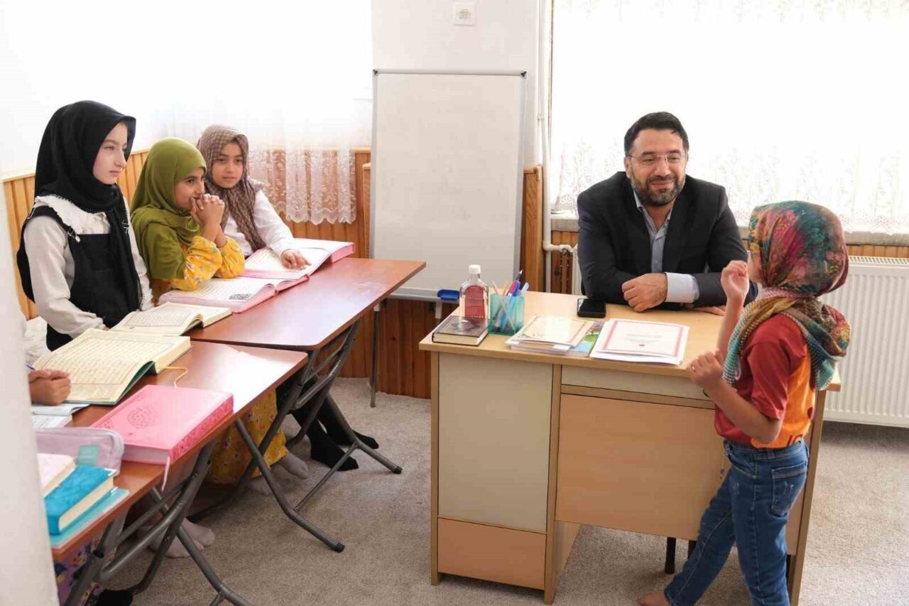 Erzincan İl Müftüsü İsmail Fakirullahoğlu, Halitpaşa Kardeşler Camii’nde devam eden