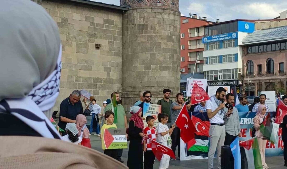 Erzurum’da sağlık çalışanları, İsrail’in Gazze’ye yönelik saldırılarını protesto etmek ve