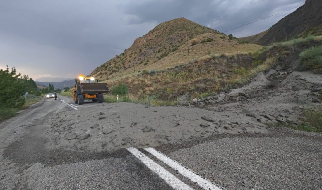 Erzurum-Narman yolu etkili ola yağış sonrası oluşan sel nedeniyle yol